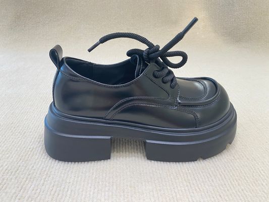 همه ي کفش هاي سياه